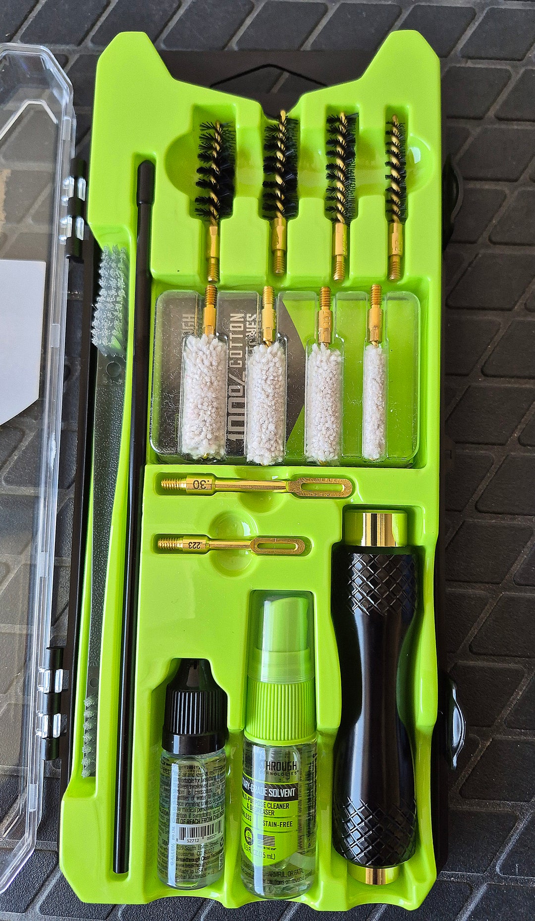 GS-011 Pistol Cleaning Kit – complete field kit with brushes, brass rods, cotton mops, patch holder, and oil for 9mm, .40, .45, and .22LR handguns